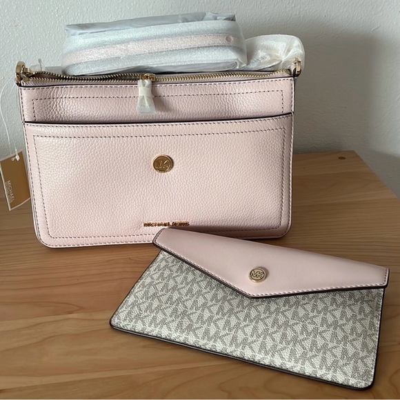 NWT Michael Kors Maisie Powder Blush 3in1 zip Crossbody Bag - Picture 8 of 16